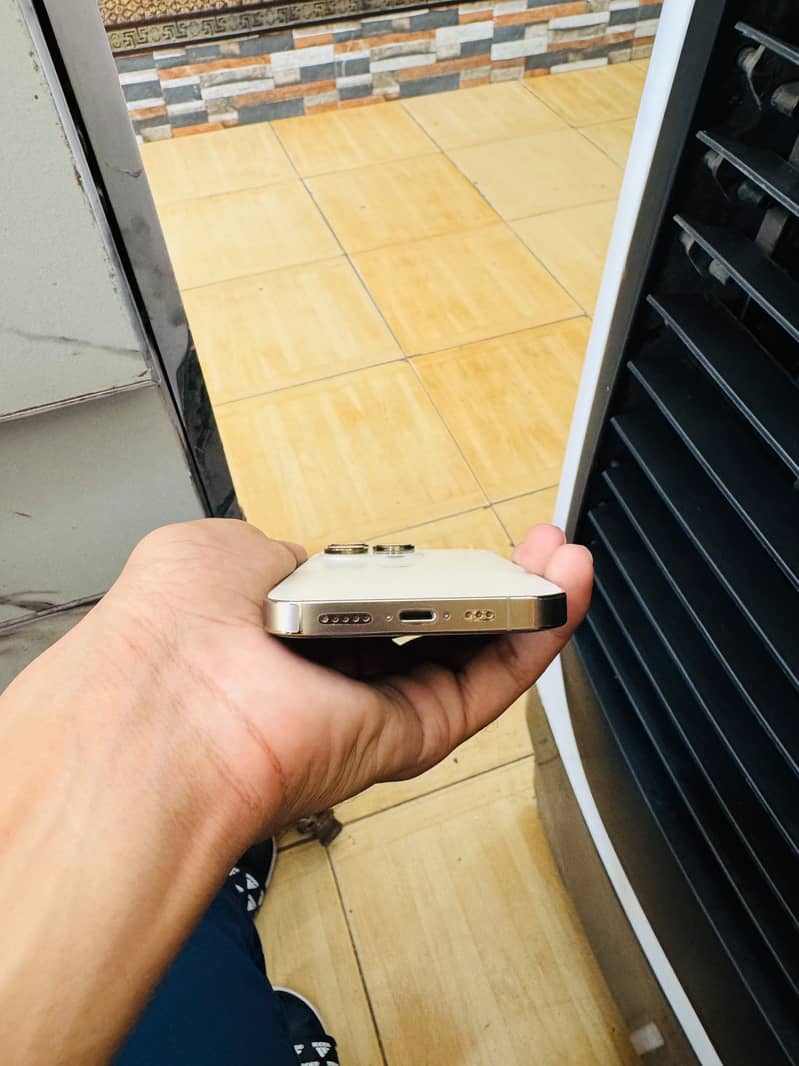Apple iPhone 14 Pro 4