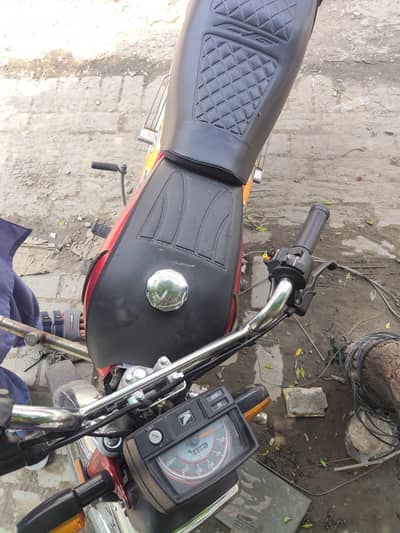 Honda CD 70 / 2025