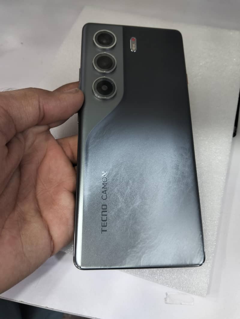 Tecno CAMON 40 Pro 2