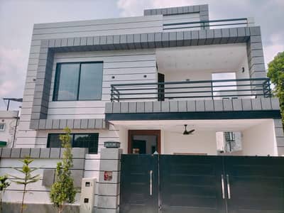 10 Marla Beutiful Brand New House For Sale In Sukh Chayn Gardens Lahore