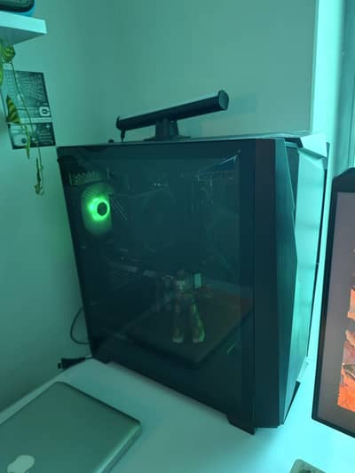 Selling GIGABYTE C301G RGB Fusion *URGENT*WILLING TO NEGOTIATE*