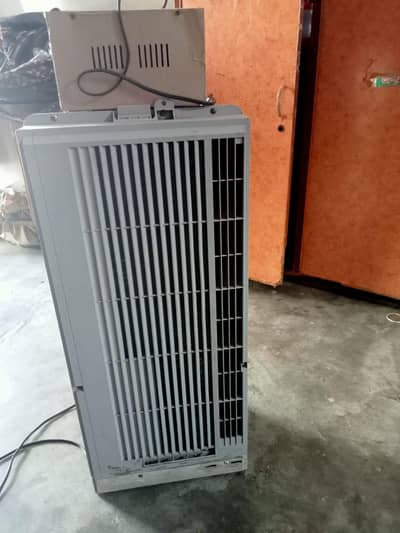 window AC with 110 to 220 converter  Steplizer