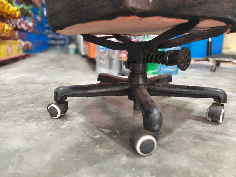 Solid office chair 2