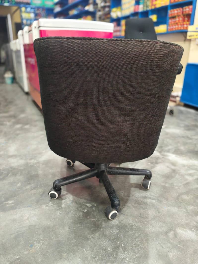 Solid office chair 3