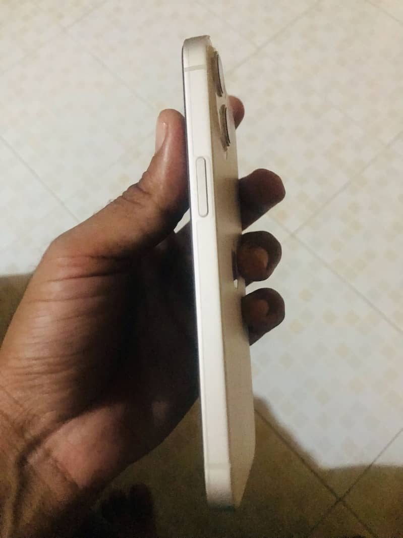 Apple iPhone 13 4