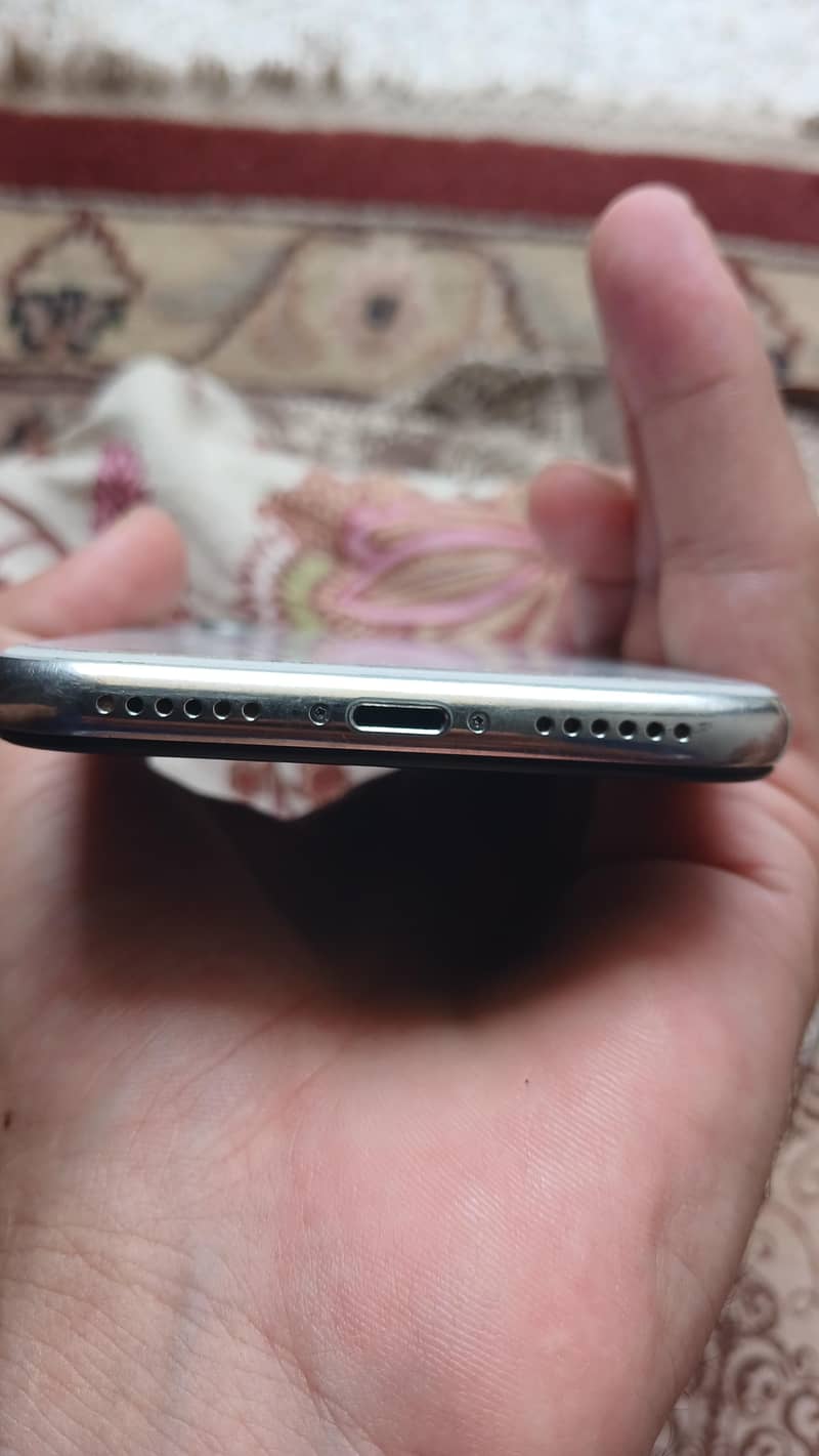 Apple iPhone X 4