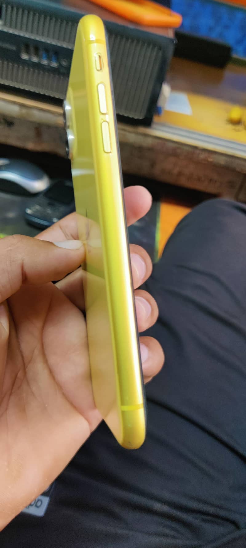 Apple iPhone 11 3