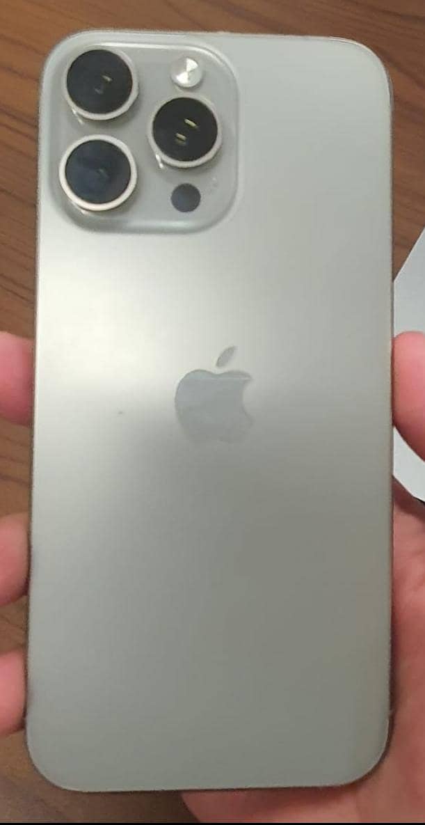 Apple iPhone 16 Pro Max 0