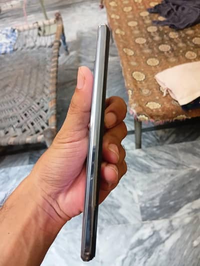 Vivo V21