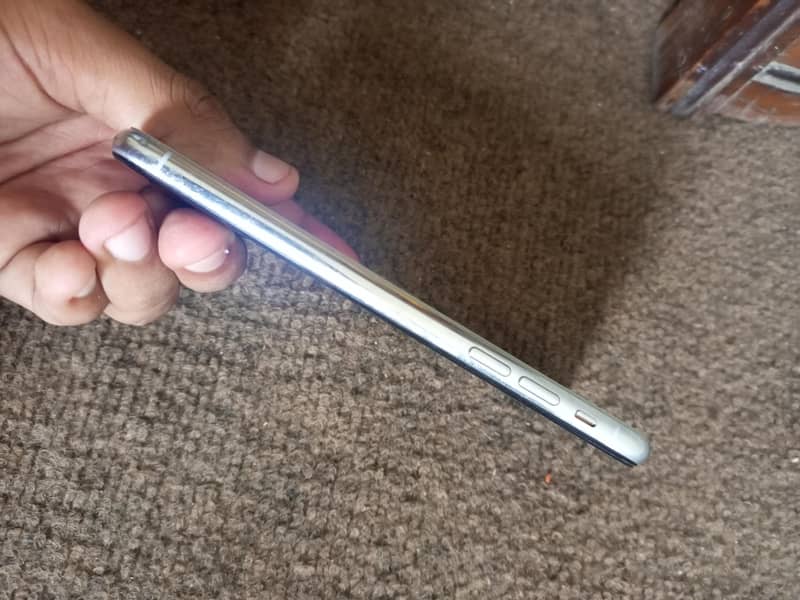 Apple iPhone X 4