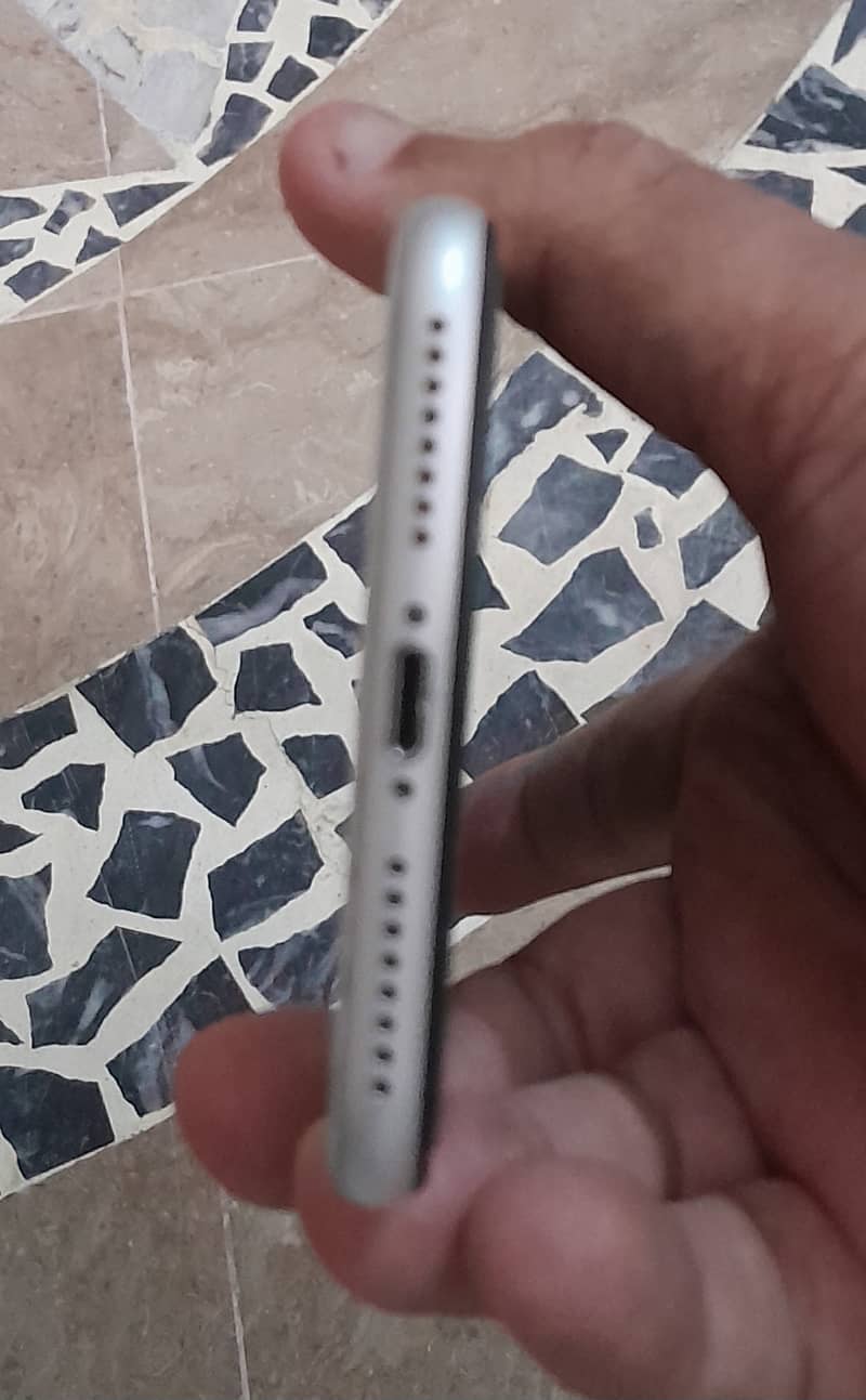 Apple iPhone 8 Plus 3