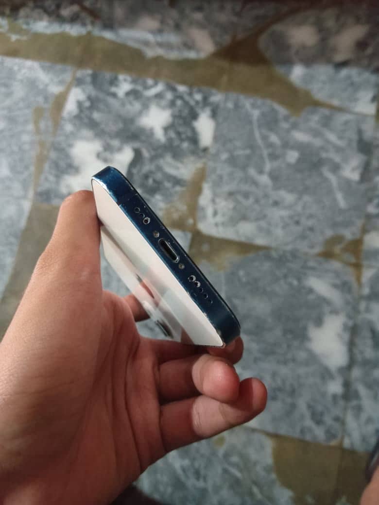 Apple iPhone 12 3