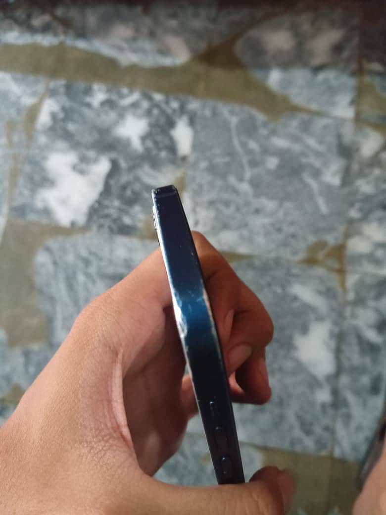 Apple iPhone 12 6