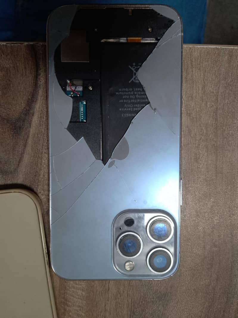 Apple iPhone 13 2