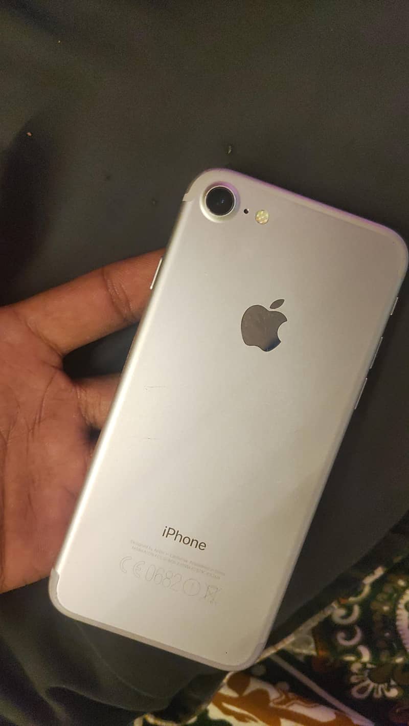 Apple iPhone 7 1