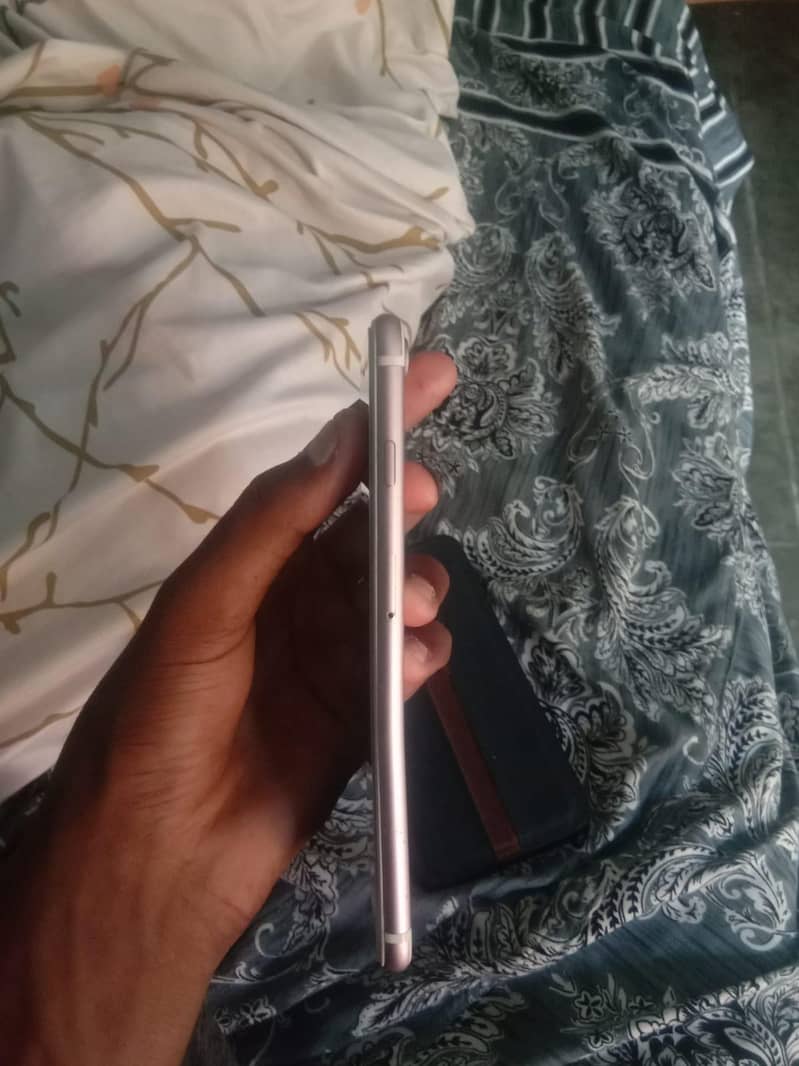 Apple iPhone 7 Plus wathsapp 03298675286 5