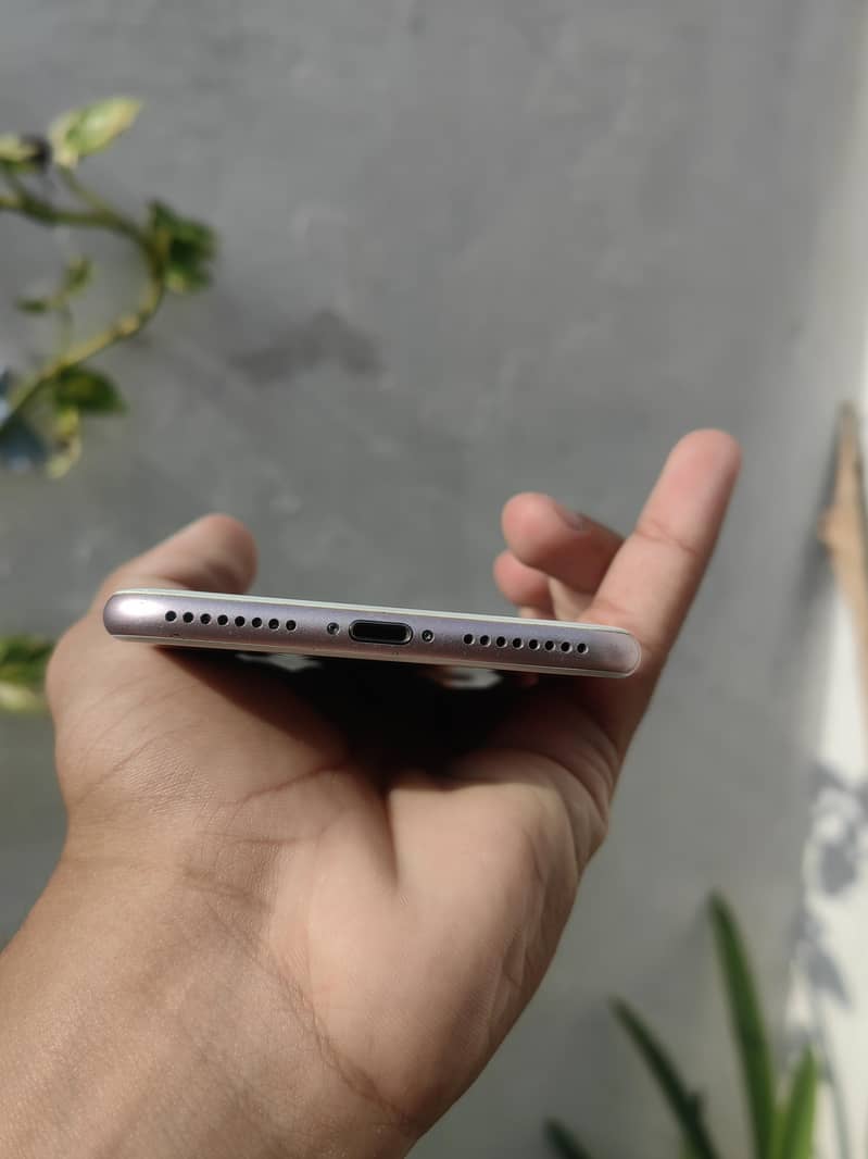 Apple iPhone 7 Plus 1