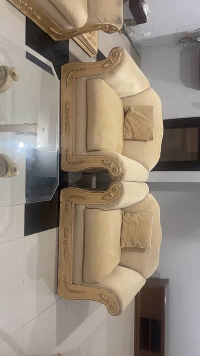7 seater sofa + 3 side table + 1+center tabel + 6 seater dining tabel