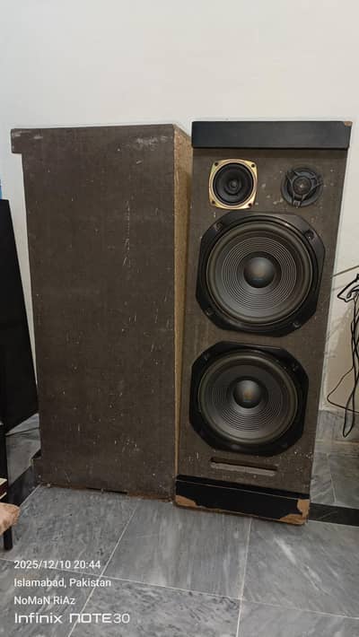 1400 watt 4 SuBwoofer Speaker's With 3 Feet Box 4 Sale