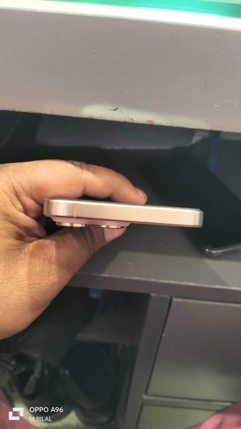 Apple iPhone 16 Pro Max 2