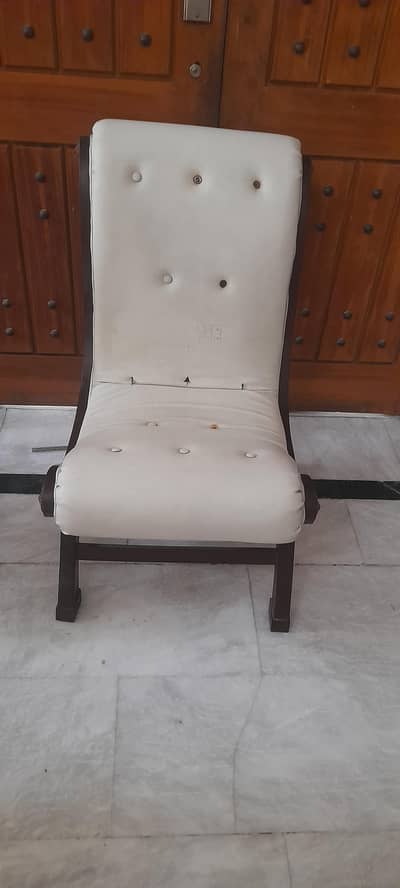 room chairs with table