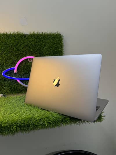 MacBook Pro 2017 13/15” i5/i7 WhatsApp 03215984936