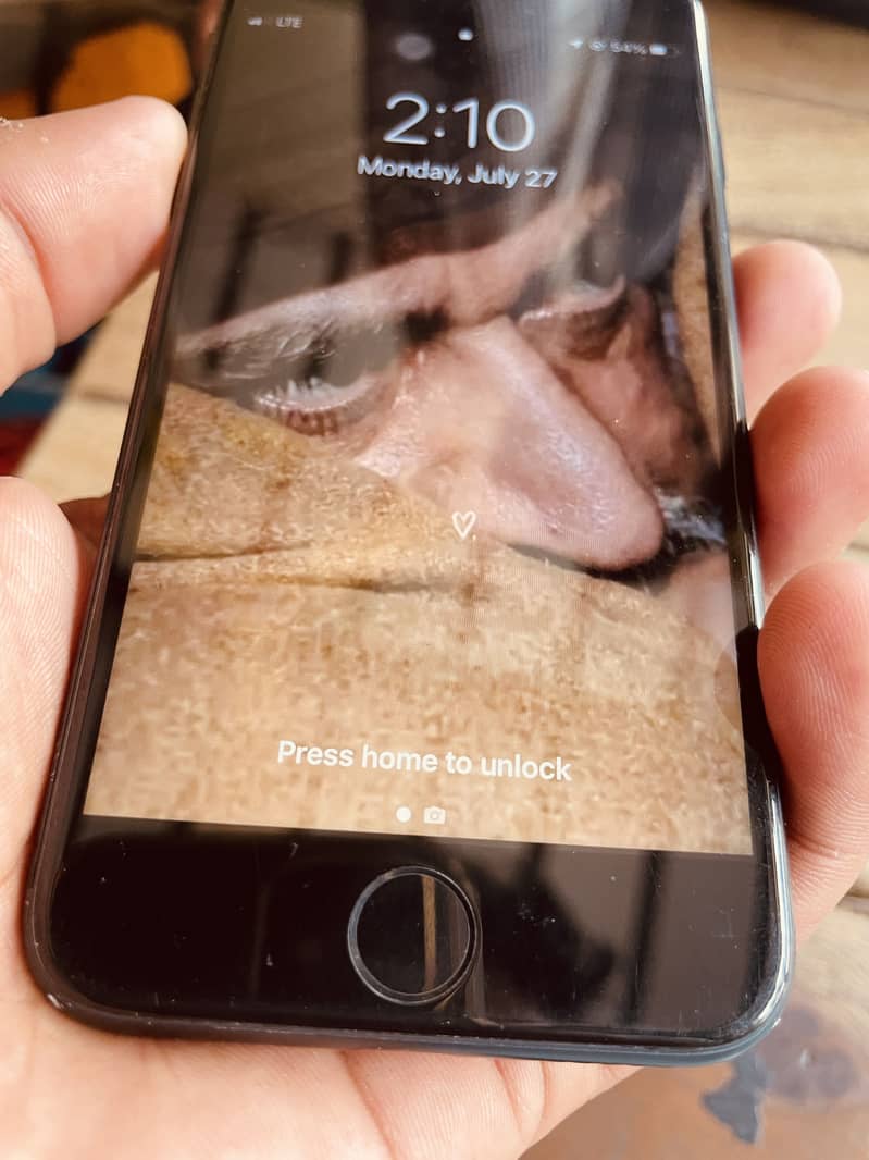 Apple iPhone 7 0