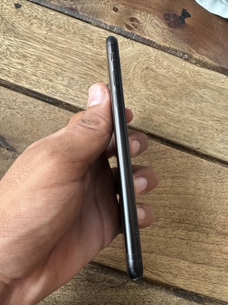 Apple iPhone 7 3