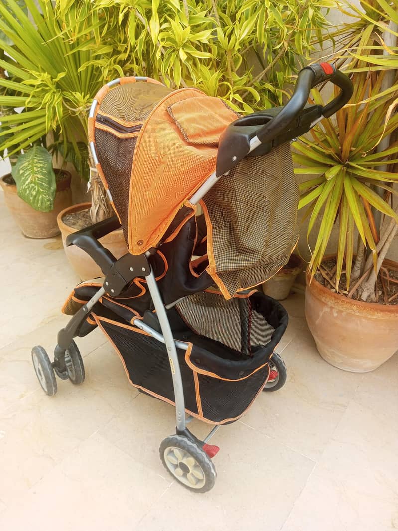 Comfortable Black Stroller 0