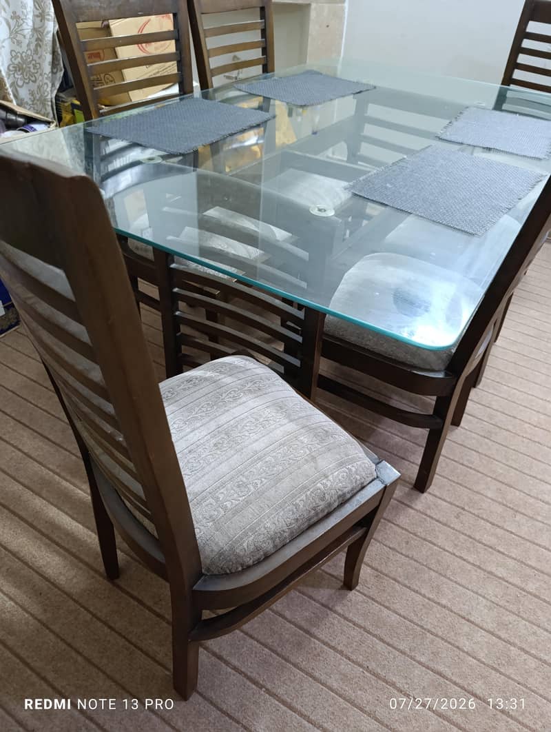 dining table excellent condition 0