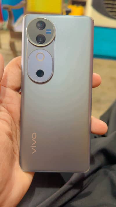 Vivo V40