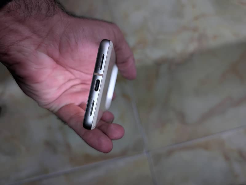 Google Pixel 8 2
