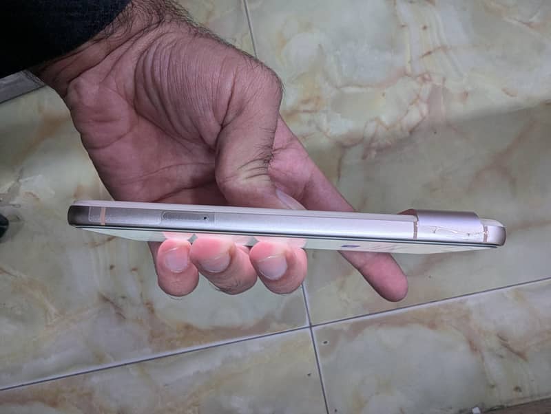 Google Pixel 8 5