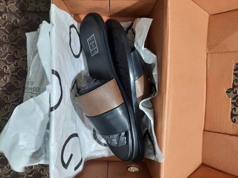 Logo slippers 2