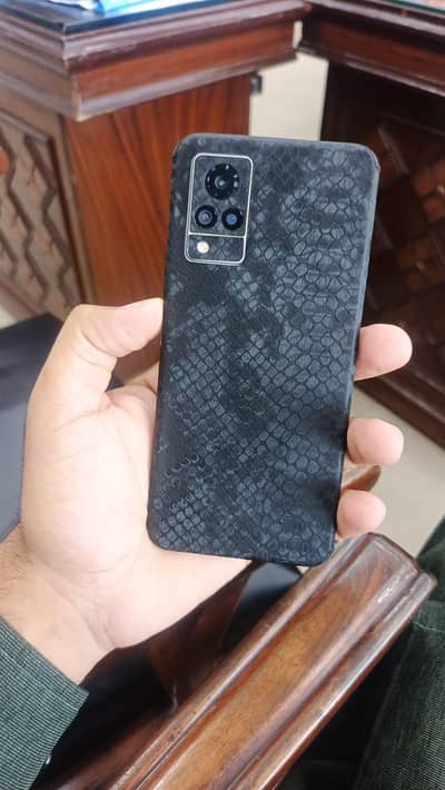 Vivo V21