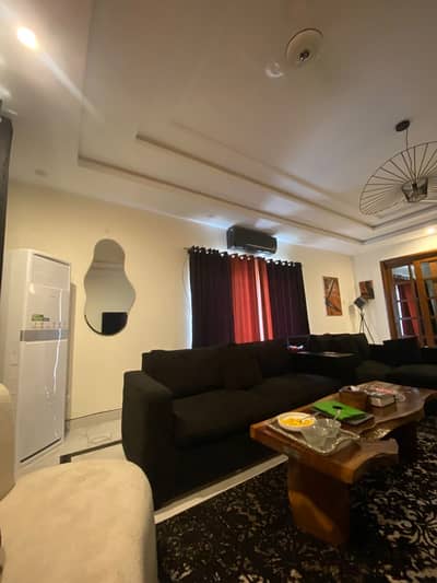 MODEL TOWN 1 KANAL UPPER PORTION AVAILABLE FOR FAMILY