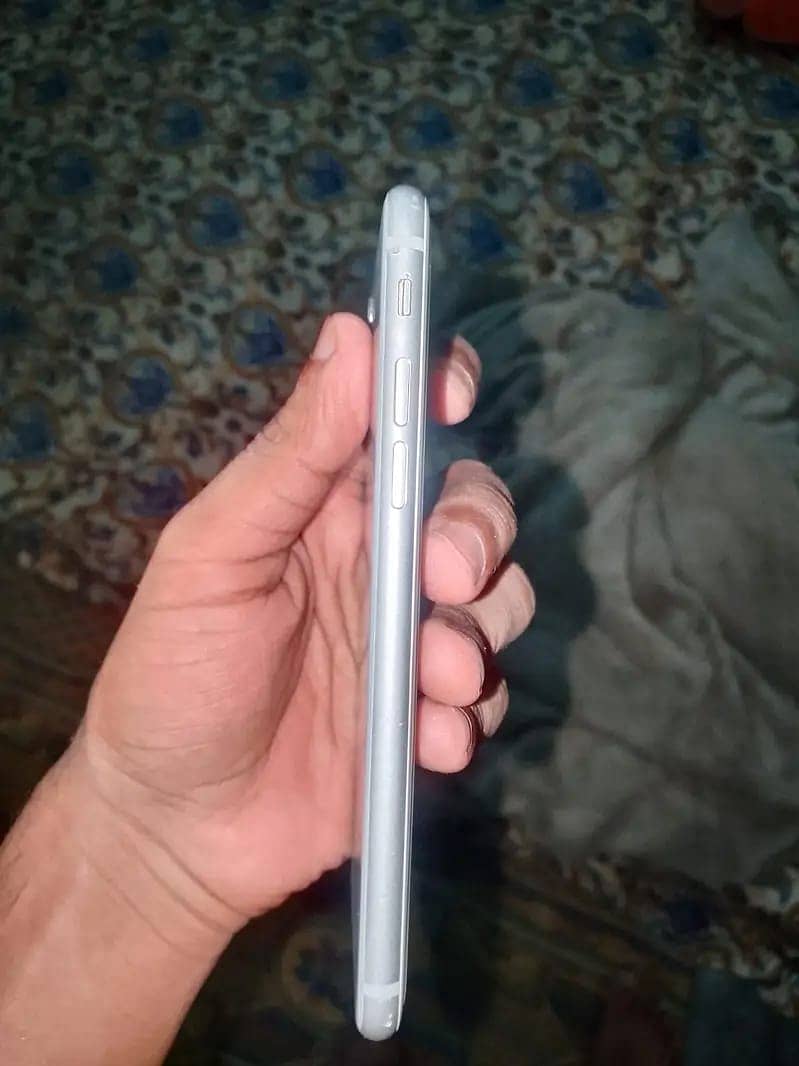 Apple iPhone 8 3