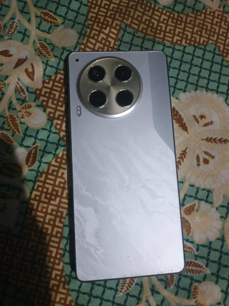 Tecno CAMON 30 0