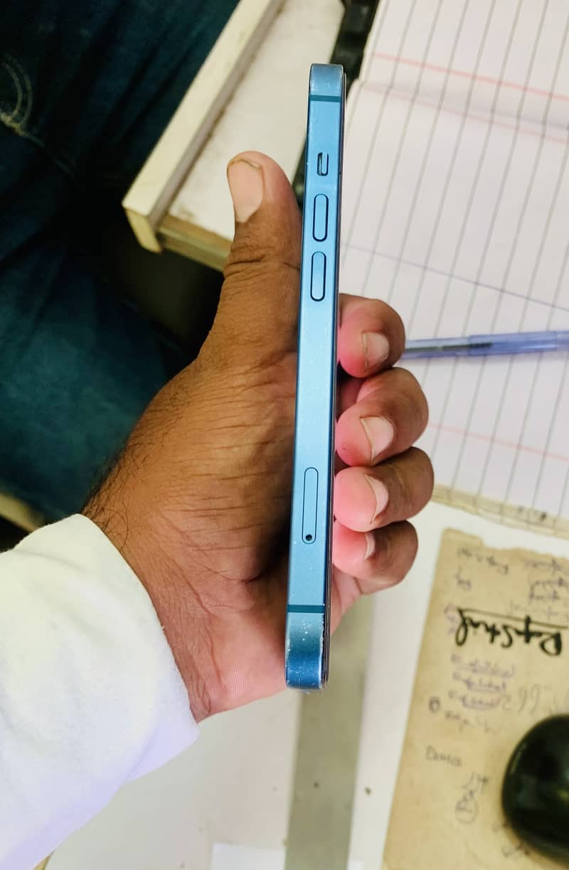 Apple iPhone 13 4