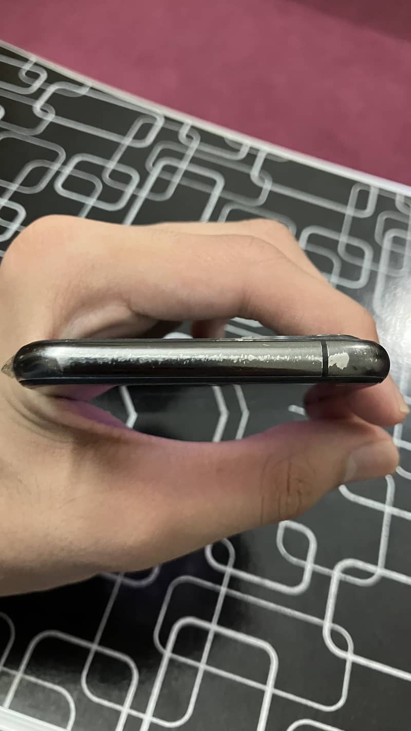 iPhone 11 Pro 4