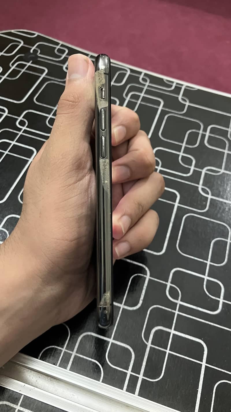 iPhone 11 Pro 6