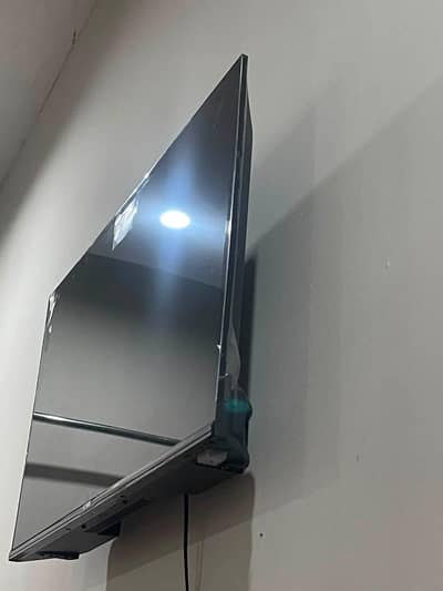 Samsung Andriod 32 inch LED 2 months used