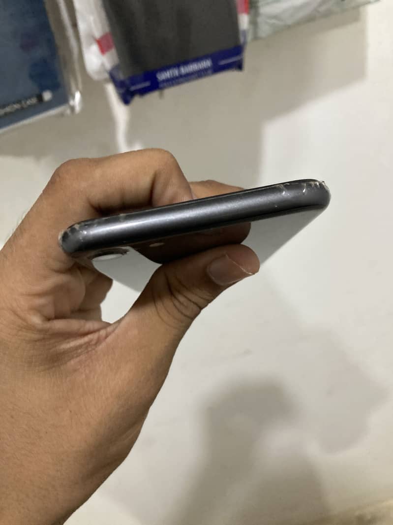 Apple iPhone 8 3