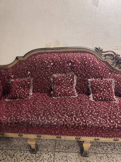 Royal design sofa set old wood okay condition