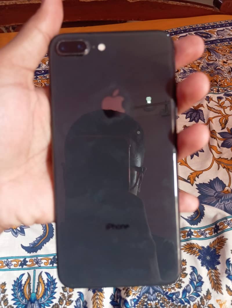 Apple iPhone 8 Plus 2