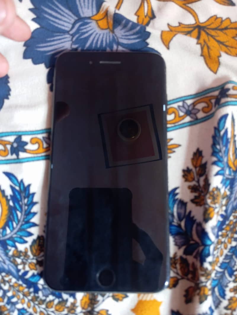 Apple iPhone 8 Plus 3