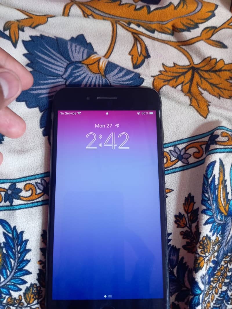 Apple iPhone 8 Plus 4