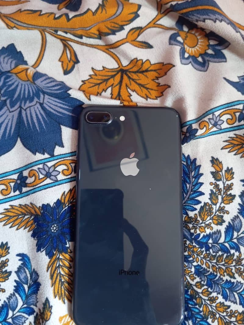 Apple iPhone 8 Plus 9