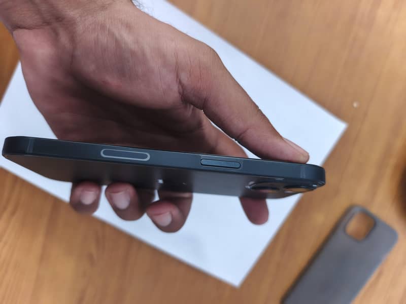 Apple iPhone 13 2