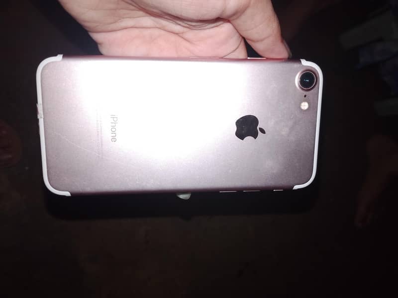 Apple iPhone 7 0